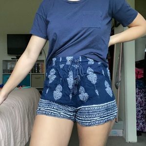 Charlotte Russe flowy print shorts navy medium